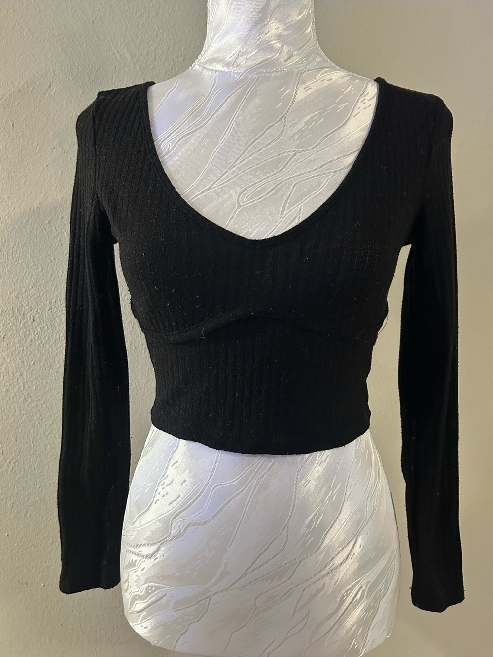 Black Ribbed Long-Sleeve Crop Top by